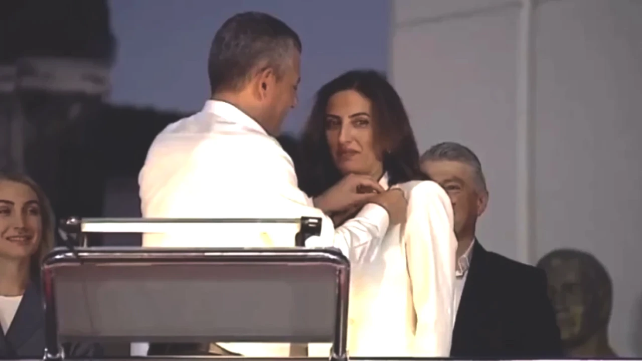 Bakırköy Mitinginde Sürpriz! İki Vekil CHP'ye Katıldı!