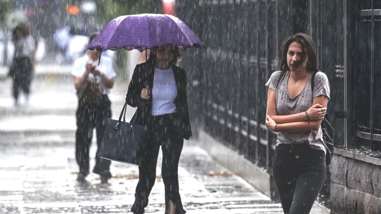 “Meteoroloji’den Çarpıcı Uyarı! 8 İlde Sıcaklık Düşüyor, Sağanak Yağmur Geliyor!”