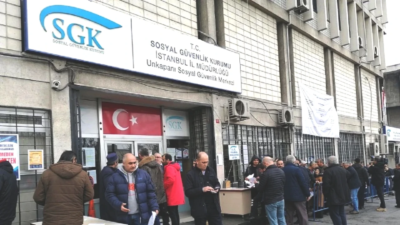 Emeklilikte Yapılan Bu Hata, Cebinizi Binlerce Lira Kaybettiriyor!