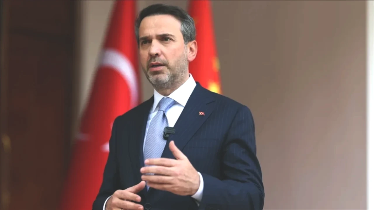 Elektrik Arzında Kriz Mi Var? Bakan Bayraktar'dan Çarpıcı Açıklama!