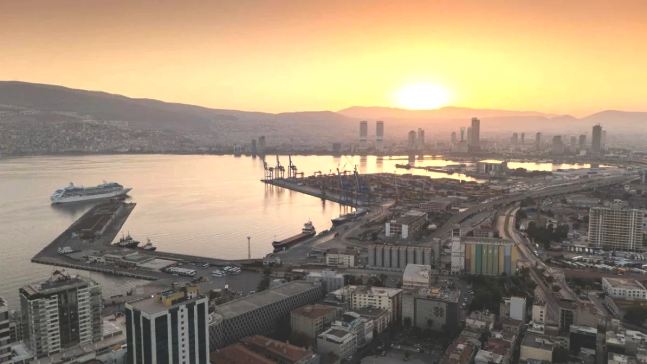 İzmir'in Kredi Notu Büyük Bir Sıçrama Yaptı: Moody’s 'Aaa' Seviyesine Yükseltti!