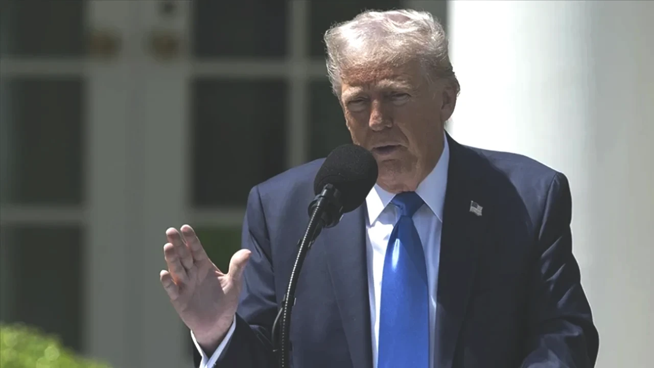 Hindistan'a Trump'tan Büyük Şok! Rusya için Yüzde 25 Tarife Uygulaması Başladı